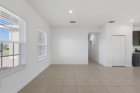 Villa ou maison à vendre à Poinciana, Floride: 4 chambres, 146.6 m2 № 2238046 - photo 5