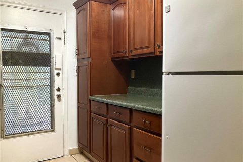Condo in Miami, Florida, 2 bedrooms  № 1671649 - photo 5