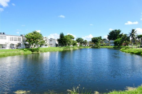 Condo in Miami, Florida, 2 bedrooms  № 1671649 - photo 16