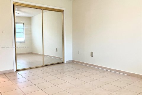 Condo in Miami, Florida, 2 bedrooms  № 1671649 - photo 6