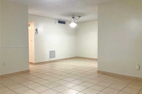 Condo in Miami, Florida, 2 bedrooms  № 1671649 - photo 18