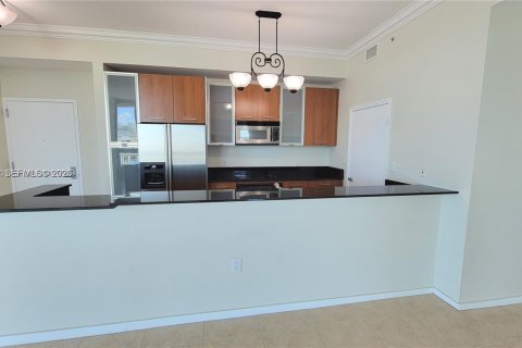 Copropriété à louer à Miami, Floride: 2 chambres, 123.93 m2 № 2001230 - photo 2