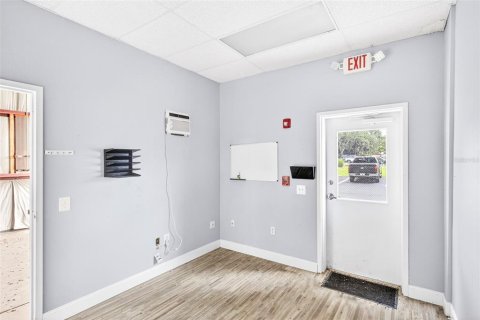 Immobilier commercial à louer à Groveland, Floride: 2770.35 m2 № 2105192 - photo 10