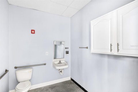 Immobilier commercial à louer à Groveland, Floride: 2770.35 m2 № 2105192 - photo 12