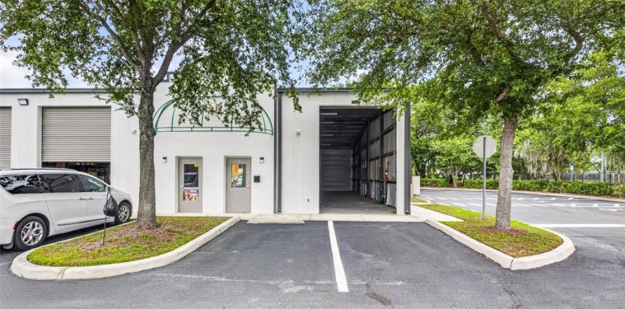 Immobilier commercial à Groveland, Floride 2770.35 m2 № 2105192