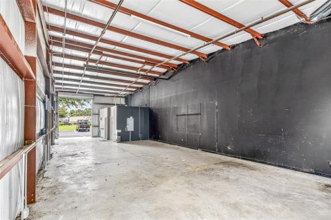 Immobilier commercial à louer à Groveland, Floride: 2770.35 m2 № 2105192 - photo 8