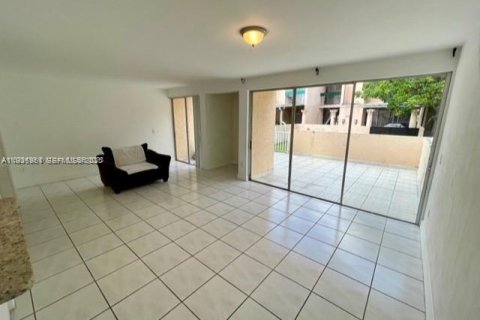 Condo in Miami, Florida, 3 bedrooms № 1994037 - photo 2