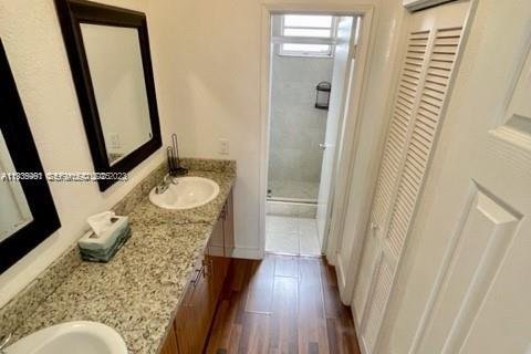 Condo in Miami, Florida, 3 bedrooms № 1994037 - photo 11