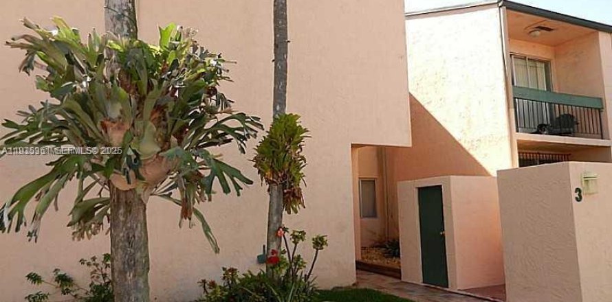Condo in Miami, Florida, 3 bedrooms № 1994037