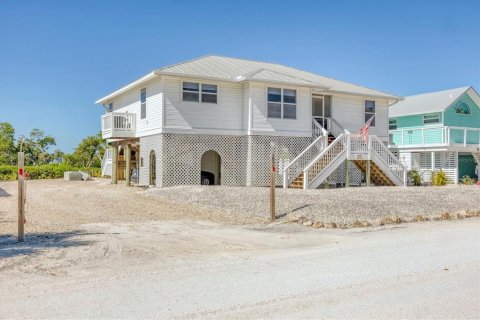 House in Placida, Florida 3 bedrooms, 134.34 sq.m. № 2108090 - photo 5