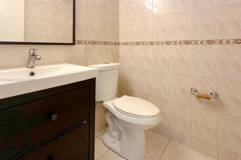 Condo in Hallandale Beach, Florida, 2 bedrooms № 1938929 - photo 11