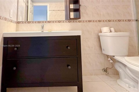 Condo in Hallandale Beach, Florida, 2 bedrooms № 1938929 - photo 5