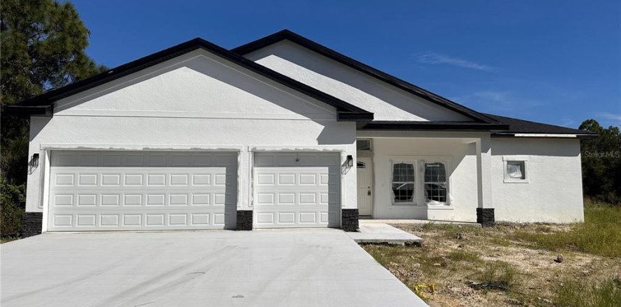 House in Port Charlotte, Florida 4 bedrooms, 183.57 sq.m. № 2410592