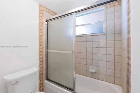 Copropriété à vendre à Davie, Floride: 1 chambre, 60.76 m2 № 2045460 - photo 12