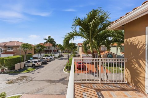 House in Miami, Florida 5 bedrooms, 147.25 sq.m. № 2255588 - photo 21