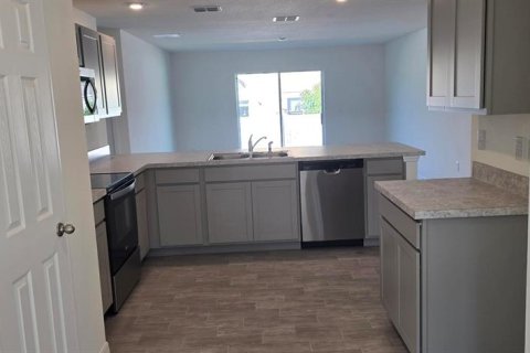 House in Poinciana, Florida 3 bedrooms, 144.18 sq.m. № 1815246 - photo 8