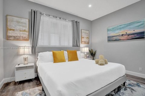 Купить виллу или дом в Дирфилд-Бич, Флорида 5 спален, 242.85м2, № 1964491 - фото 23