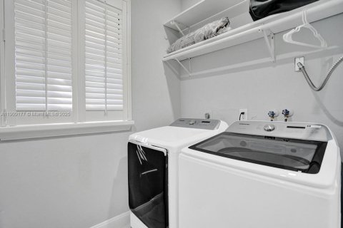 Купить виллу или дом в Дирфилд-Бич, Флорида 5 спален, 242.85м2, № 1964491 - фото 15