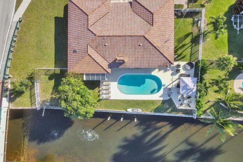 Купить виллу или дом в Дирфилд-Бич, Флорида 5 спален, 242.85м2, № 1964491 - фото 4