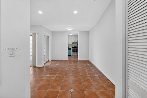 Townhouse in Miami, Florida 2 bedrooms, 79.15 sq.m. № 2000960 - photo 8