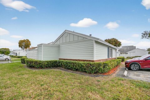 Townhouse in Miami, Florida 2 bedrooms, 79.15 sq.m. № 2000960 - photo 2