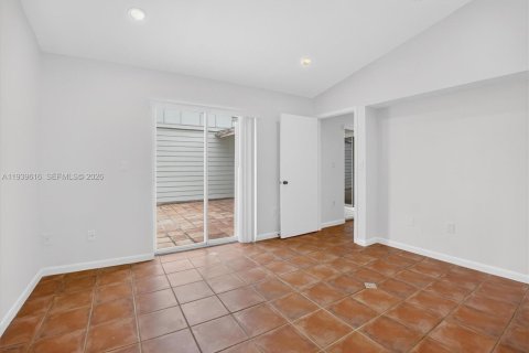 Townhouse in Miami, Florida 2 bedrooms, 79.15 sq.m. № 2000960 - photo 19