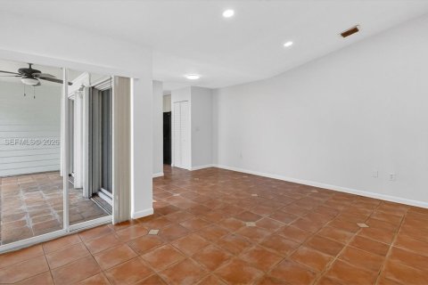 Townhouse in Miami, Florida 2 bedrooms, 79.15 sq.m. № 2000960 - photo 11