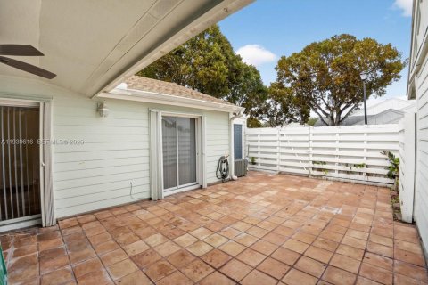 Townhouse in Miami, Florida 2 bedrooms, 79.15 sq.m. № 2000960 - photo 7