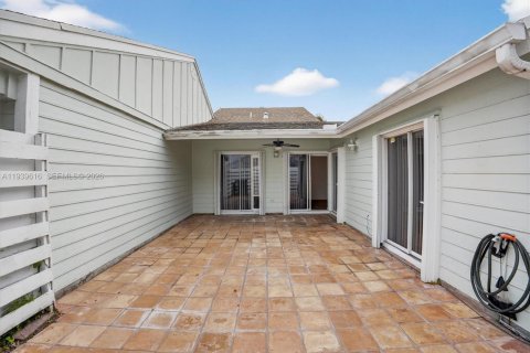 Townhouse in Miami, Florida 2 bedrooms, 79.15 sq.m. № 2000960 - photo 6