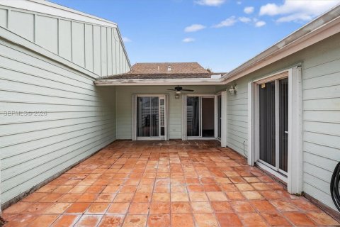 Townhouse in Miami, Florida 2 bedrooms, 79.15 sq.m. № 2000960 - photo 28