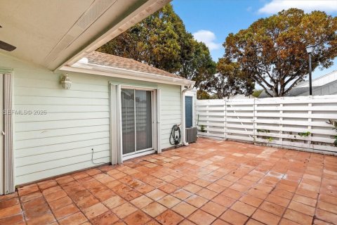 Townhouse in Miami, Florida 2 bedrooms, 79.15 sq.m. № 2000960 - photo 29