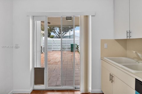 Townhouse in Miami, Florida 2 bedrooms, 79.15 sq.m. № 2000960 - photo 15