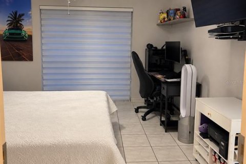 House in Miami, Florida 3 bedrooms, 141.95 sq.m. № 2391130 - photo 12