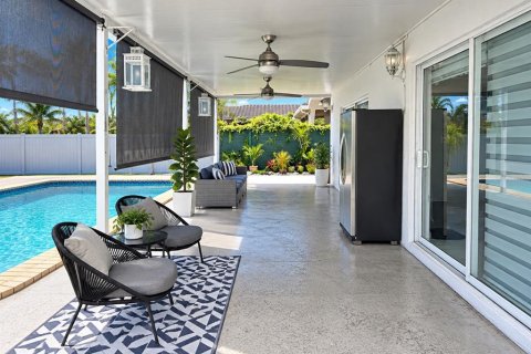 House in Miami, Florida 3 bedrooms, 141.95 sq.m. № 2391130 - photo 23