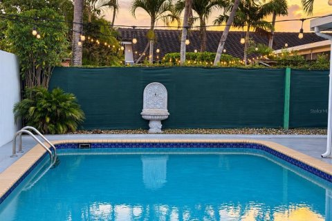 House in Miami, Florida 3 bedrooms, 141.95 sq.m. № 2391130 - photo 21