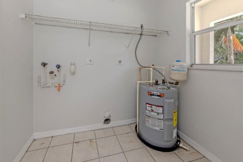 Commercial property in Bradenton, Florida 8 bedrooms, 256.04 sq.m. № 2095781 - photo 30