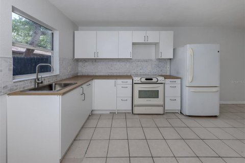 Commercial property in Bradenton, Florida 8 bedrooms, 256.04 sq.m. № 2095781 - photo 18