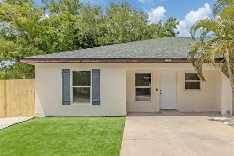 Commercial property in Bradenton, Florida 8 bedrooms, 256.04 sq.m. № 2095781 - photo 2