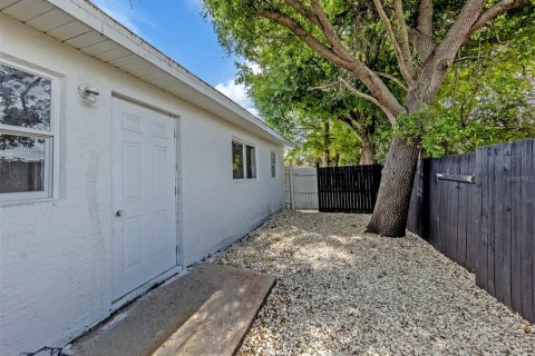 Commercial property in Bradenton, Florida 8 bedrooms, 256.04 sq.m. № 2095781 - photo 6