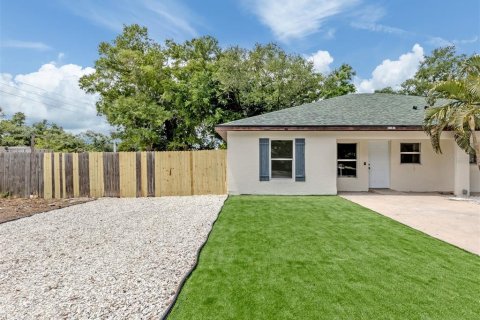 Commercial property in Bradenton, Florida 8 bedrooms, 256.04 sq.m. № 2095781 - photo 3
