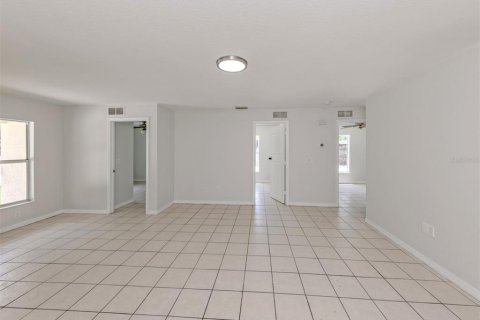 Commercial property in Bradenton, Florida 8 bedrooms, 256.04 sq.m. № 2095781 - photo 13