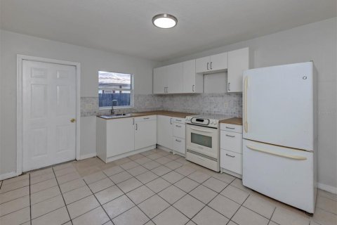 Commercial property in Bradenton, Florida 8 bedrooms, 256.04 sq.m. № 2095781 - photo 17