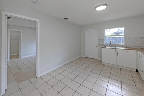 Commercial property in Bradenton, Florida 8 bedrooms, 256.04 sq.m. № 2095781 - photo 21