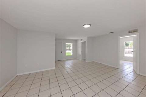 Commercial property in Bradenton, Florida 8 bedrooms, 256.04 sq.m. № 2095781 - photo 12