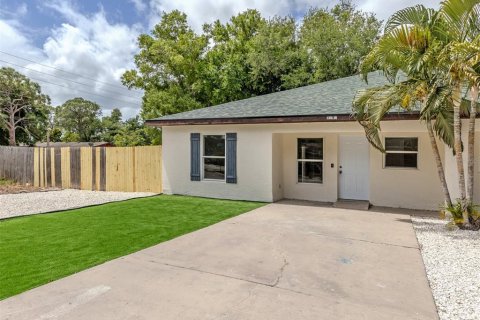 Commercial property in Bradenton, Florida 8 bedrooms, 256.04 sq.m. № 2095781 - photo 4