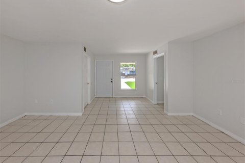 Commercial property in Bradenton, Florida 8 bedrooms, 256.04 sq.m. № 2095781 - photo 11