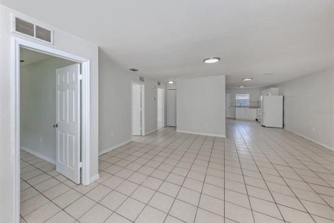 Commercial property in Bradenton, Florida 8 bedrooms, 256.04 sq.m. № 2095781 - photo 8