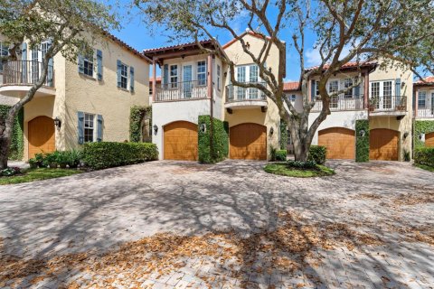 Townhouse in Delray Beach, Florida 3 bedrooms, 228.35 sq.m. № 2088125