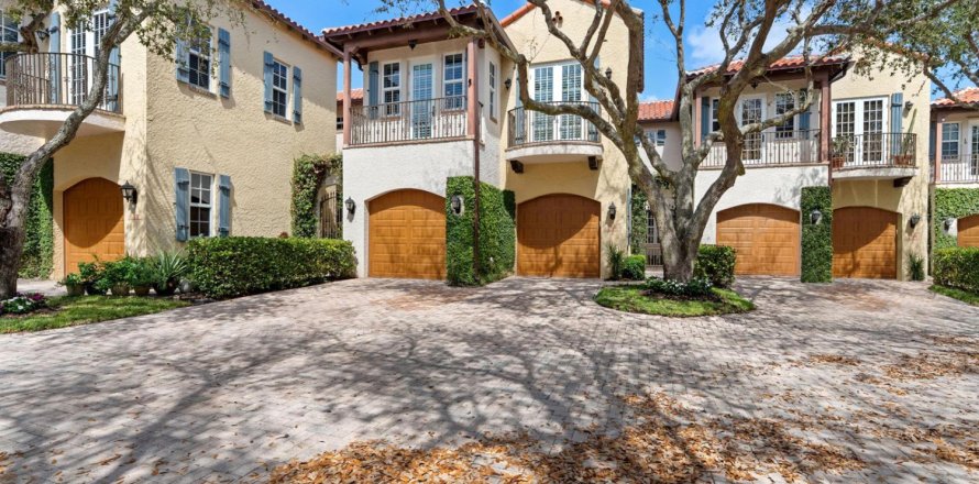 Townhouse in Delray Beach, Florida 3 bedrooms, 228.35 sq.m. № 2088125