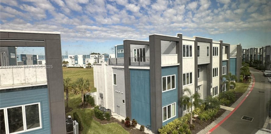 Condo in Kissimmee, Florida, 5 bedrooms  № 1990493